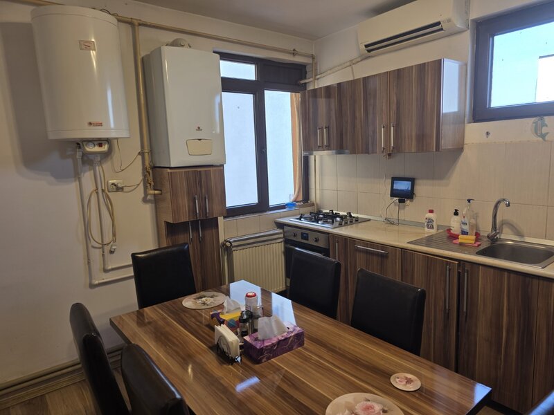 Cartier 23 August, 10 minute metrou Republica, duplex in vila, centrala