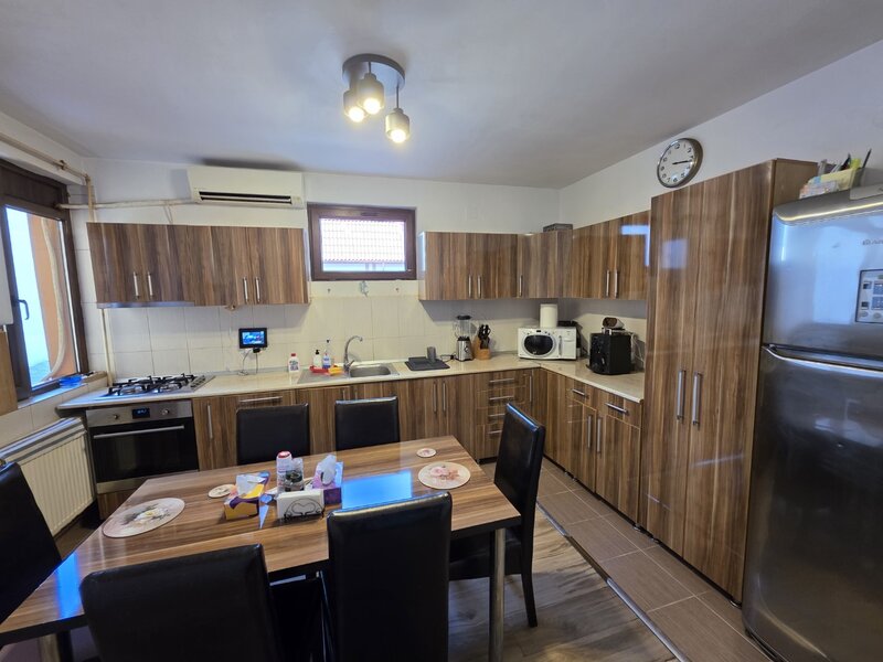 Cartier 23 August, 10 minute metrou Republica, duplex in vila, centrala