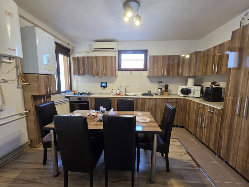 Cartier 23 August, 10 minute metrou Republica, duplex in vila, centrala