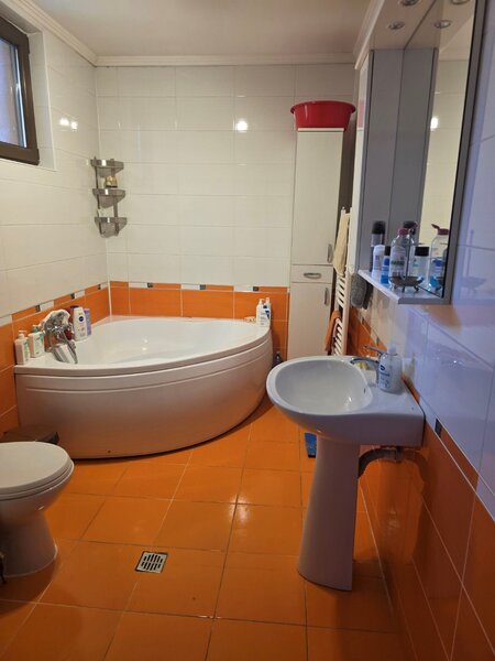 Cartier 23 August, 10 minute metrou Republica, duplex in vila, centrala